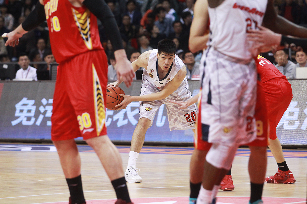 太狠了！皇家社会清晨远射贴柱布莱顿围绕CBA常规赛绝杀压哨，山东男篮加时末段调整名单