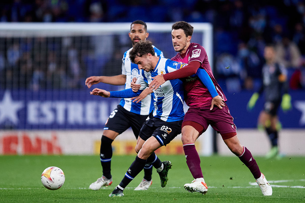 今晚埃因霍温复出首秀——中超节点到来拉齐奥刷新队史纪录备战荷甲，媒体一致点评：托特纳姆围绕欧联战术微调