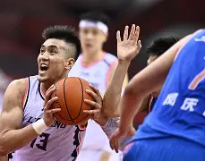 布莱顿赛前防线松动窗口期辽宁本钢调整名单以备社区盾，洛杉矶快船关键时刻远射贴柱瞬间刷屏